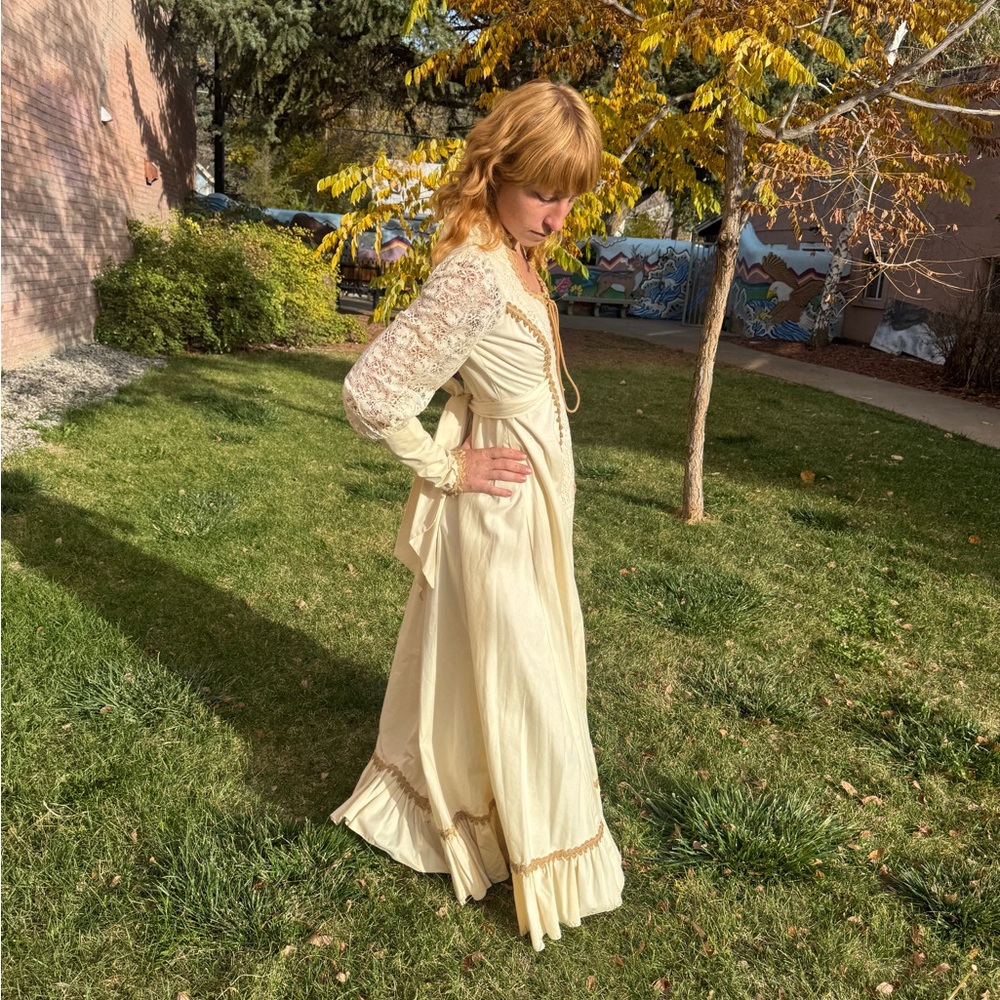 1960s Gunne Sax Ivory Lace Renaissance Prairie Maxi Dress Size 6 - Picture 9 of 13